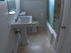 32 Kenilworth Dr in Kensington, CA - Building Photo - Building Photo