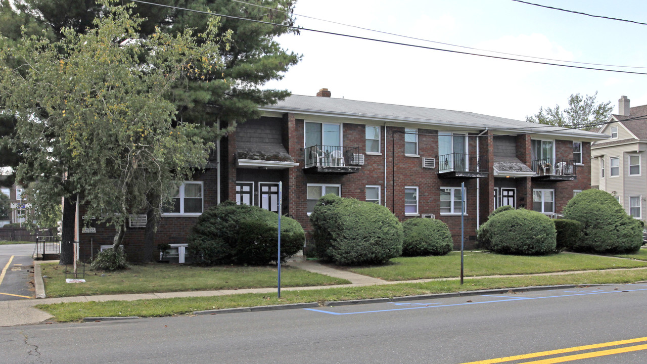 Heritage Garden Apartments in Hackensack, NJ - Building Photo