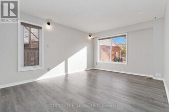 53 Courtleigh Square in Brampton, ON - Building Photo - Building Photo