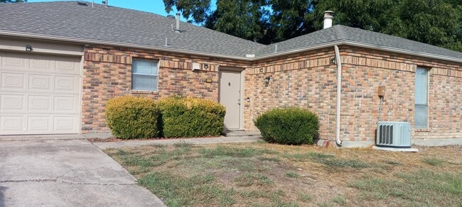 3200 Foxboro Dr in Richardson, TX - Building Photo - Building Photo