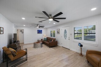 702 Gray St S in Gulfport, FL - Building Photo - Building Photo