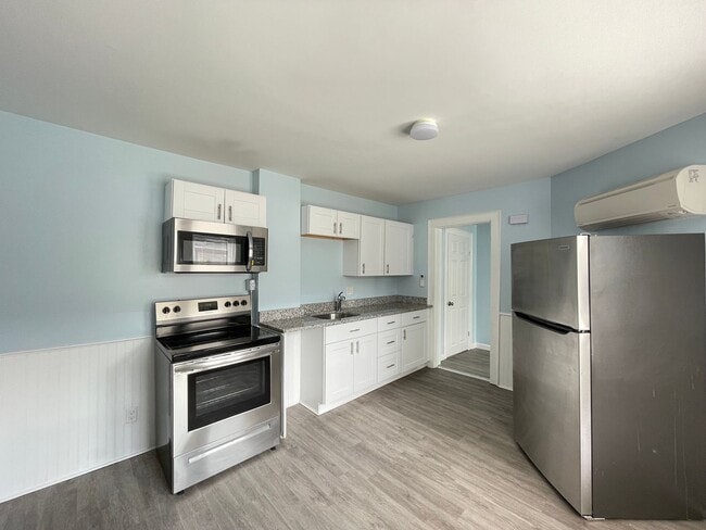 9 Oak St in Nashua, NH - Building Photo - Building Photo