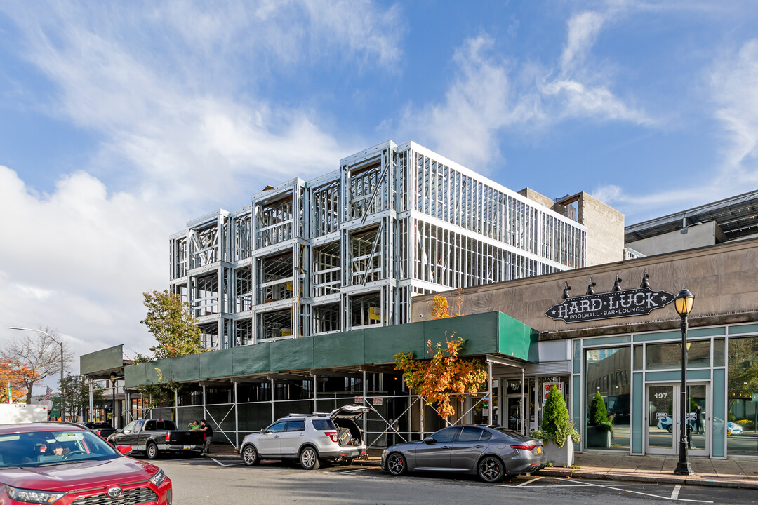 199-201 E Post Rd in White Plains, NY - Building Photo