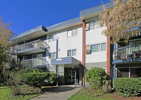 Esme Manor in Maple Ridge, BC - Building Photo