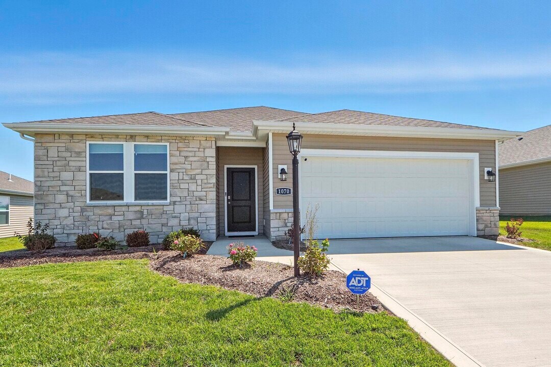 1070 Pleasant Hl Pl in Fort Wayne, IN - Building Photo