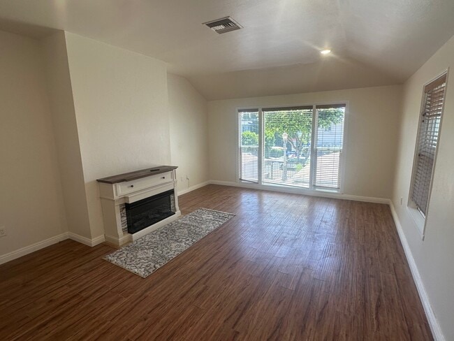 8733 Holloway Dr, Unit 8733