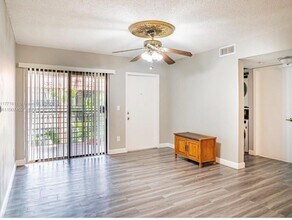 6545 W 27th Ct, Unit 24-47 in Hialeah, FL - Building Photo - Building Photo