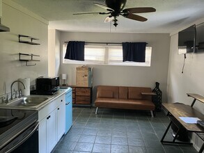 1105 W Rock Spring Rd in Greenville, NC - Building Photo - Building Photo