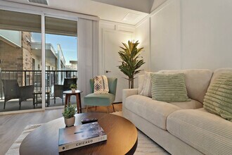 28294 Ferry Rd in Warrenville, IL - Foto de edificio - Building Photo