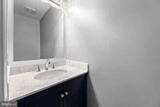 66 Cheverny Ct in Hamilton Township, NJ - Foto de edificio - Building Photo