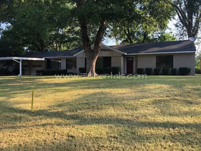4747 Crescent Dr in Shreveport, LA - Building Photo