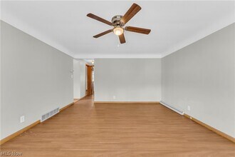 2828 Snow Rd in Parma, OH - Foto de edificio - Building Photo