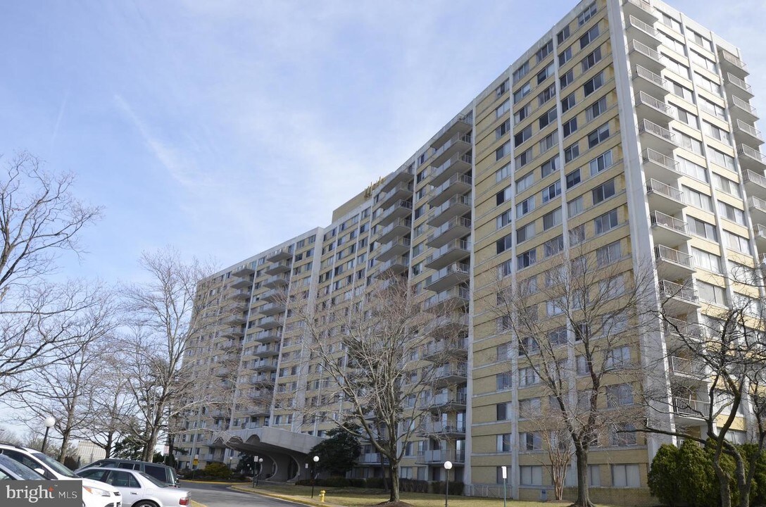 301 N Beauregard St-Unit -804 in Alexandria, VA - Building Photo