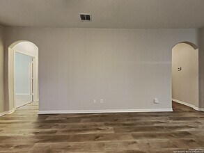 6147 Still Mdws in San Antonio, TX - Building Photo - Building Photo