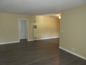 500 E Providencia Ave in Burbank, CA - Building Photo - Interior Photo