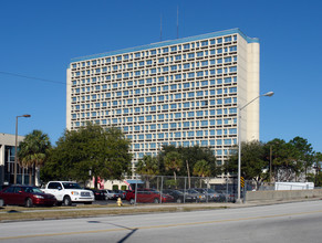 Hogan Creek Towers in Jacksonville, FL - Building Photo - Building Photo