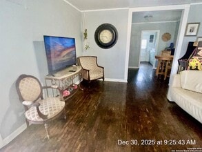 1010 Gardina St in San Antonio, TX - Building Photo - Building Photo