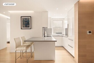 40 W 55th St in New York, NY - Building Photo - Building Photo