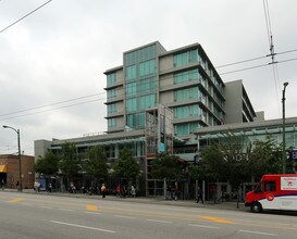 535-545 W Broadway in Vancouver, BC - Building Photo - Building Photo