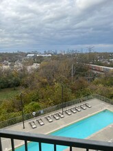 400 Herron Dr in Nashville, TN - Foto de edificio - Building Photo