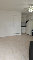 14825 SW 174th St, Unit Efficiency apartment