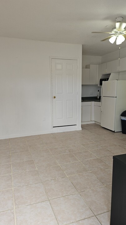 14825 SW 174th St, Unit Efficiency apartment in Miami, FL - Foto de edificio