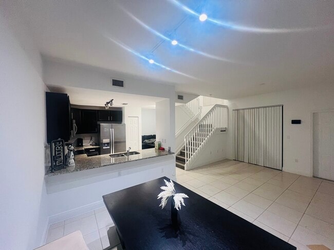 3022 W Signature Dr in Davie, FL - Foto de edificio - Building Photo