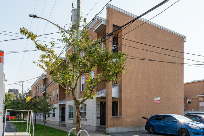 680 Napoléon Rue in Québec, QC - Building Photo - Building Photo