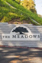 1155 Meadow Lake Dr, Unit 06 in Vista, CA - Building Photo