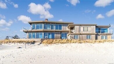 222 Dune Rd in Southampton, NY - Building Photo - Building Photo