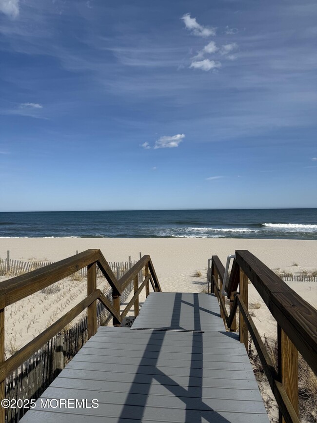 268 NJ-35 in Mantoloking, NJ - Foto de edificio - Building Photo