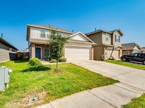 262 Harvest Crk Dr in Uhland, TX - Building Photo - Building Photo
