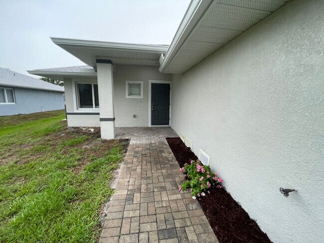 13290 Blytheville Ave in Port Charlotte, FL - Building Photo - Building Photo