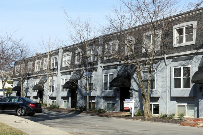 Clay Villa in Lexington, KY - Foto de edificio - Building Photo