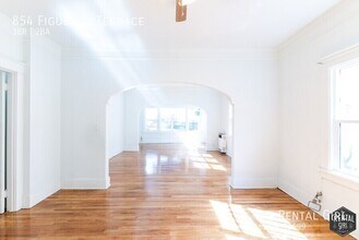 854 Figueroa Terrace in Los Angeles, CA - Building Photo - Building Photo