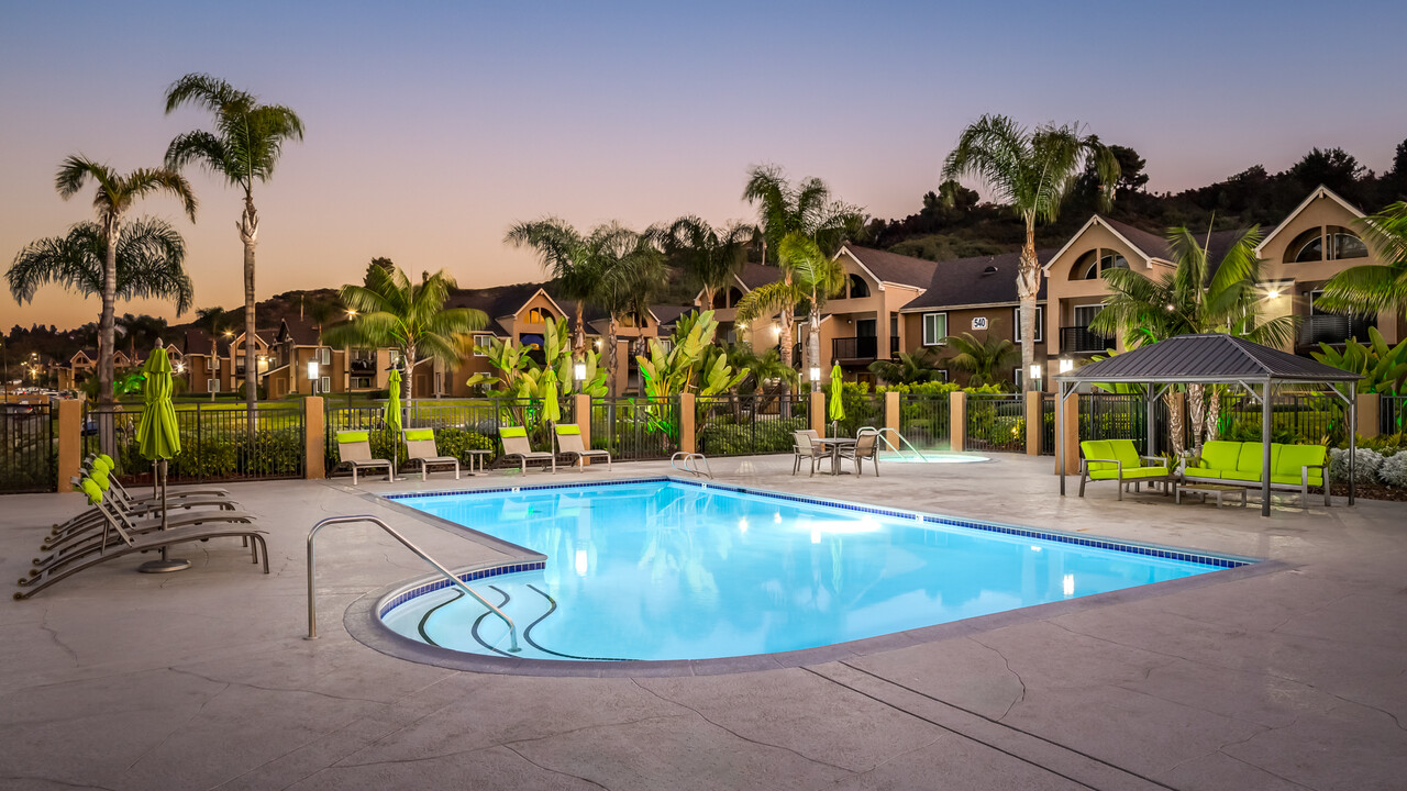 Beacon Cove - Call for Great Specials in Chula Vista, CA - Foto de edificio