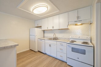 Clubside ~ Boutique Cottage Style Living in a Laid Back Coastal Community in Venice, FL - Building Photo - Interior Photo