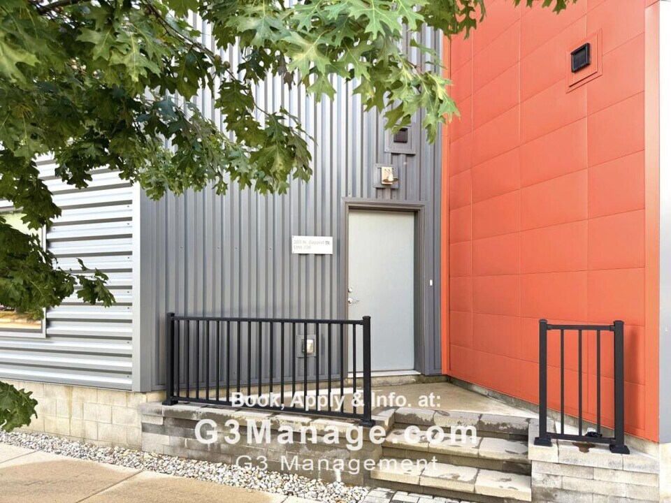 293 N 2nd St in Brighton, MI - Building Photo