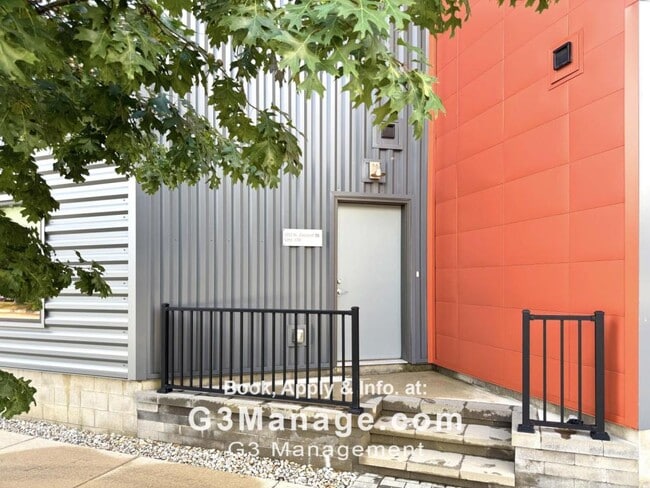 property at 293 N 2nd St