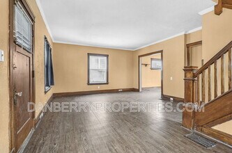 2416 Lawton Ave in Toledo, OH - Foto de edificio - Building Photo