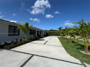 10055 SW 135th St in Miami, FL - Building Photo - Building Photo