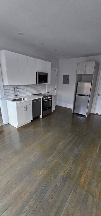 407 Newbury St, Unit 225 in Boston, MA - Building Photo