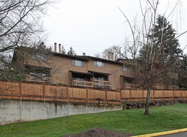 BEAR CREEK APARTMENTS in Redmond, WA - Foto de edificio - Building Photo