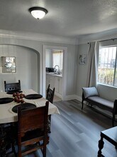 2627 Buckingham Rd, Unit 2bd 1 ba 1,100 sq ft unit in Los Angeles, CA - Building Photo - Building Photo