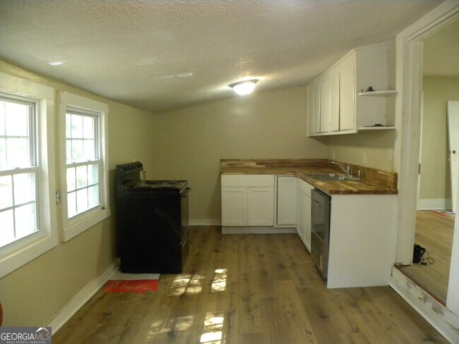 1233 N Forest Ave in Hartwell, GA - Building Photo - Building Photo