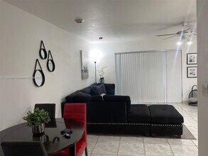 10379 N Kendall Dr in Miami, FL - Building Photo - Building Photo