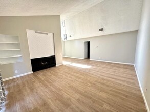 31578 Agoura Rd-Unit -4 in Westlake Village, CA - Building Photo - Building Photo