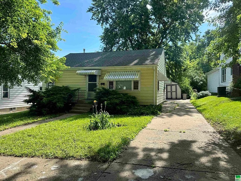 3252 Nebraska St in Sioux City, IA - Building Photo