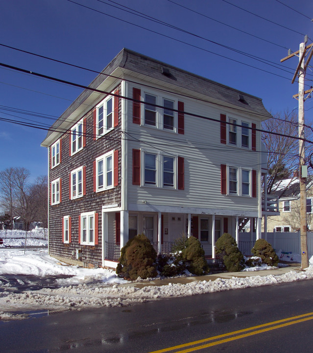 11 Camp St in Hyannis, MA - Building Photo