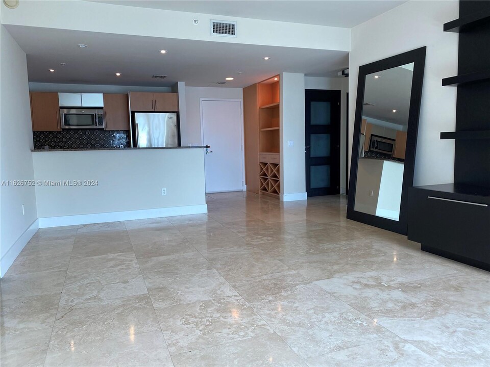 300 S Biscayne Blvd, Unit 2606 in Miami, FL - Building Photo